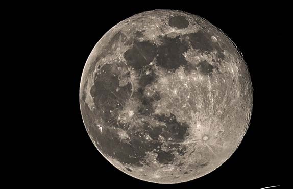 Detailed moon photograph